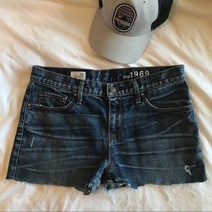 Gap Sexy Boyfriend cut off Shorts